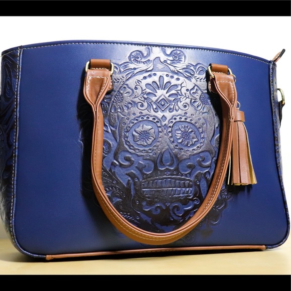 Elisa skull engraved handmade bag/crossbody - Picture 3 of 9